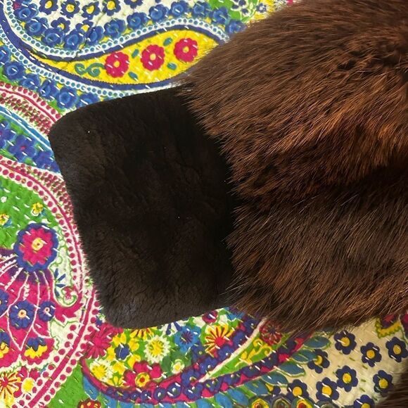 Pristine Condition Vintage Ceresnie and Offen Fur Coat ~Beaver - Picture 3 of 10